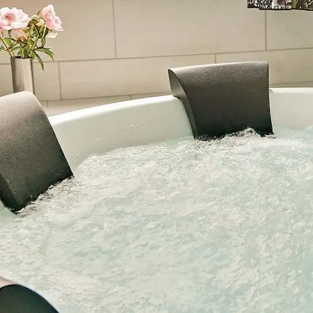 Дом отдыха Sleeps 20 Pool Wifi *